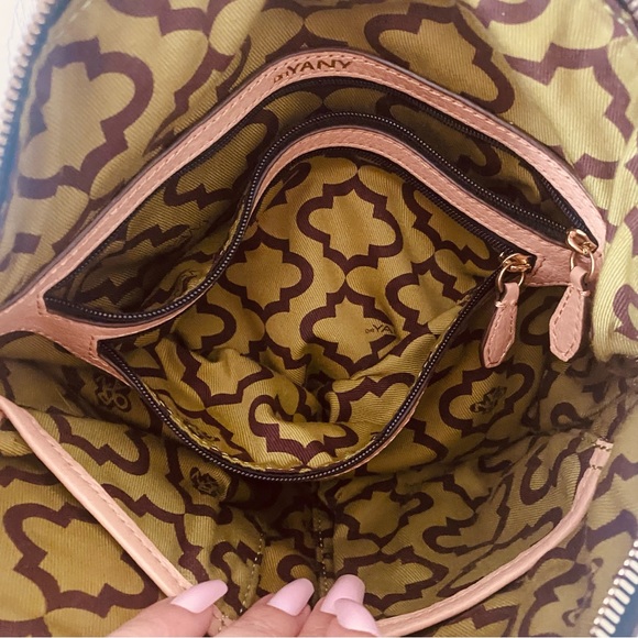 Beautiful light tan (almost blush color) genuine leather cross body bag. New! - Picture 11 of 11